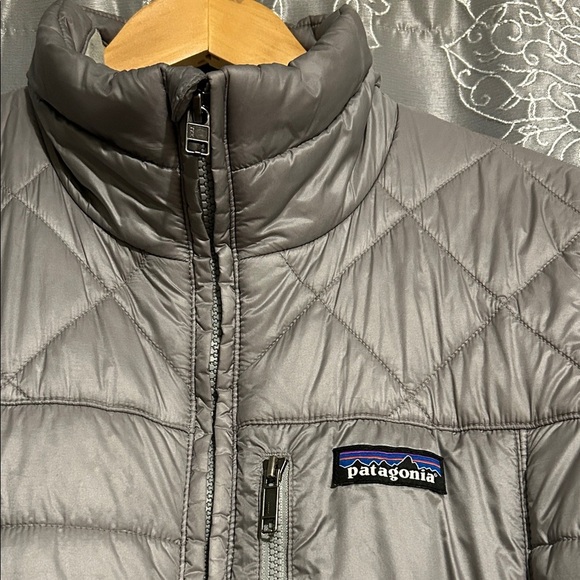 Patagonia Women's Silver Puffer Coat - Picture 2 of 8
